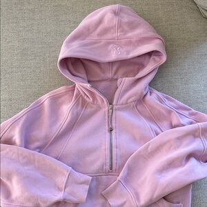 Lululemon scuba half zip in pink
xs/s